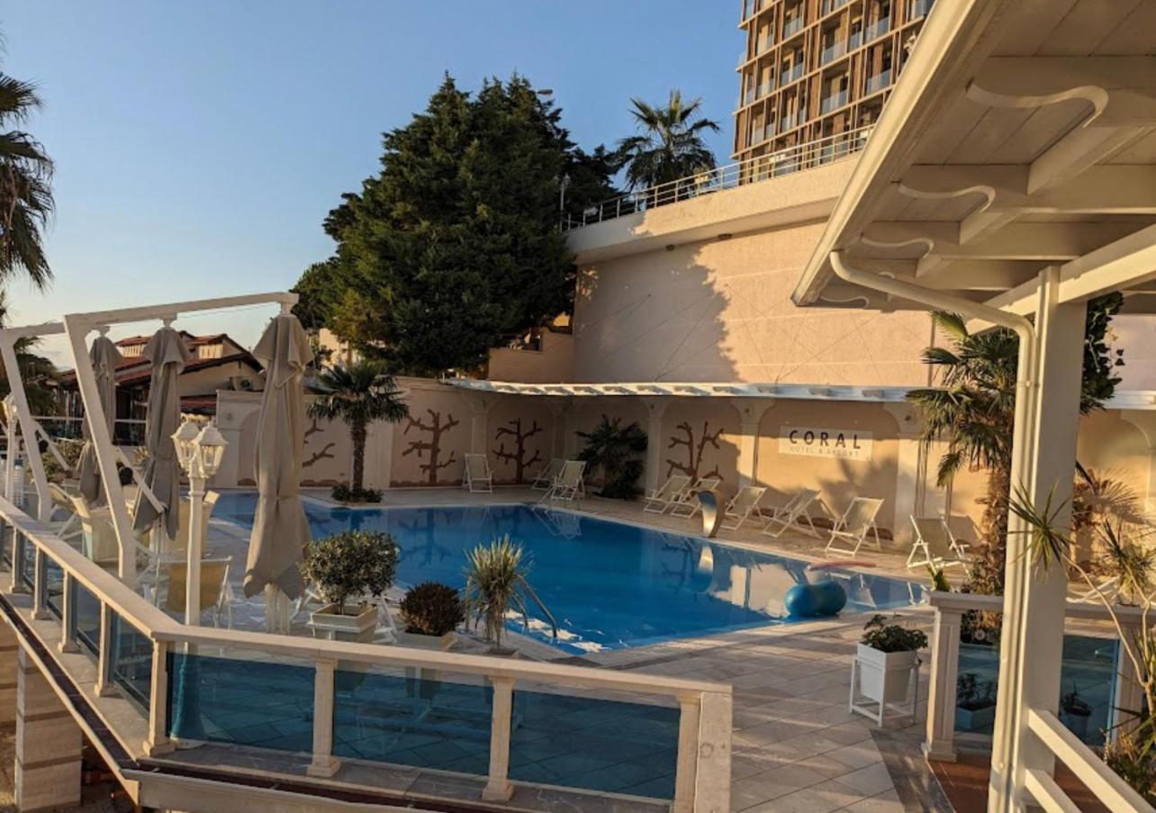 Coral & Hotel Radhimë