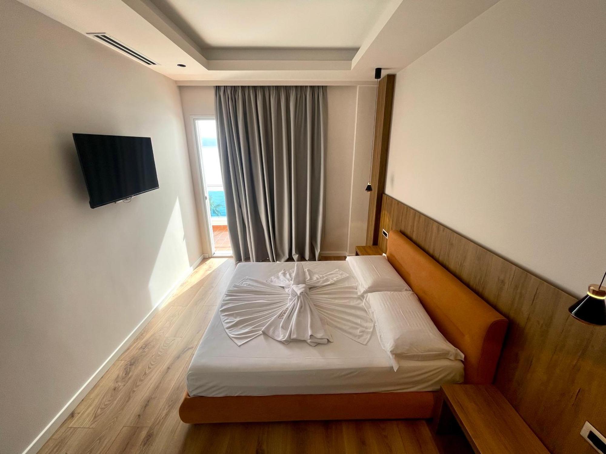 Coral & 4* Radhimë